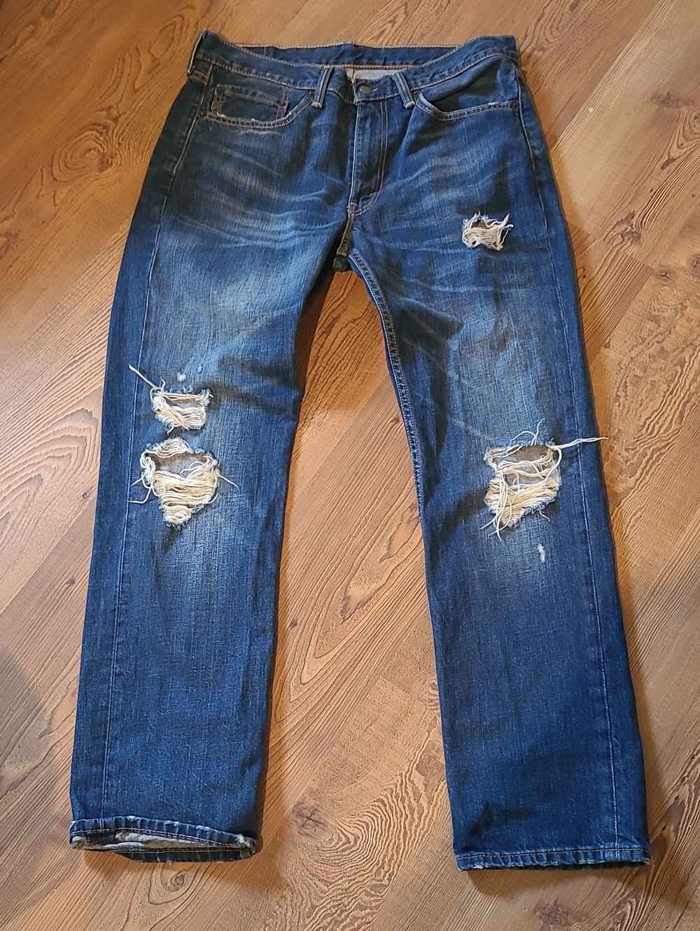Levi's 514 Men's Distressed Blue Denim Jeans - Casual Straight Fit